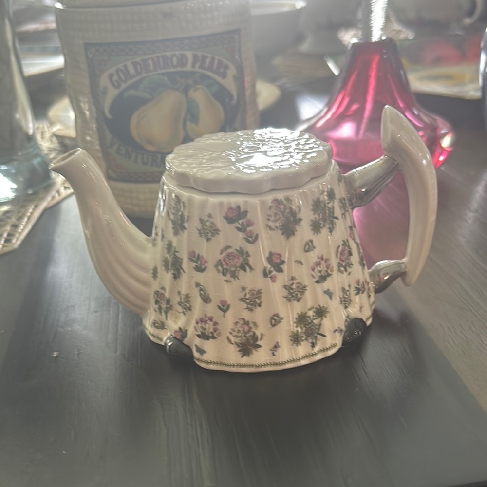 Vintage Floral Patterned Teapot